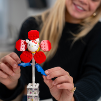 Hello Kitty Flower & Vase