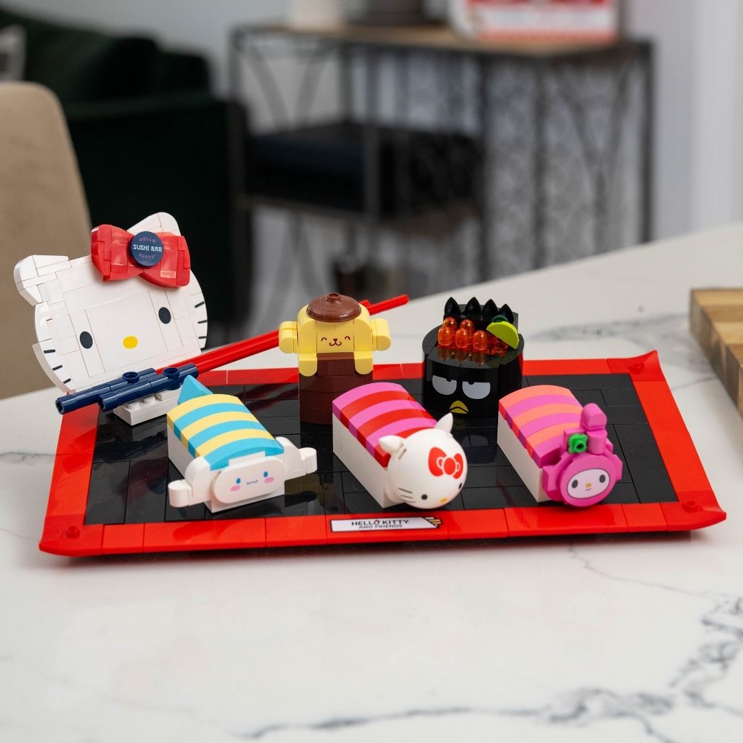 Brickcraft x Hello Kitty Sushi Bar Brick Building Set – 383 Pieces