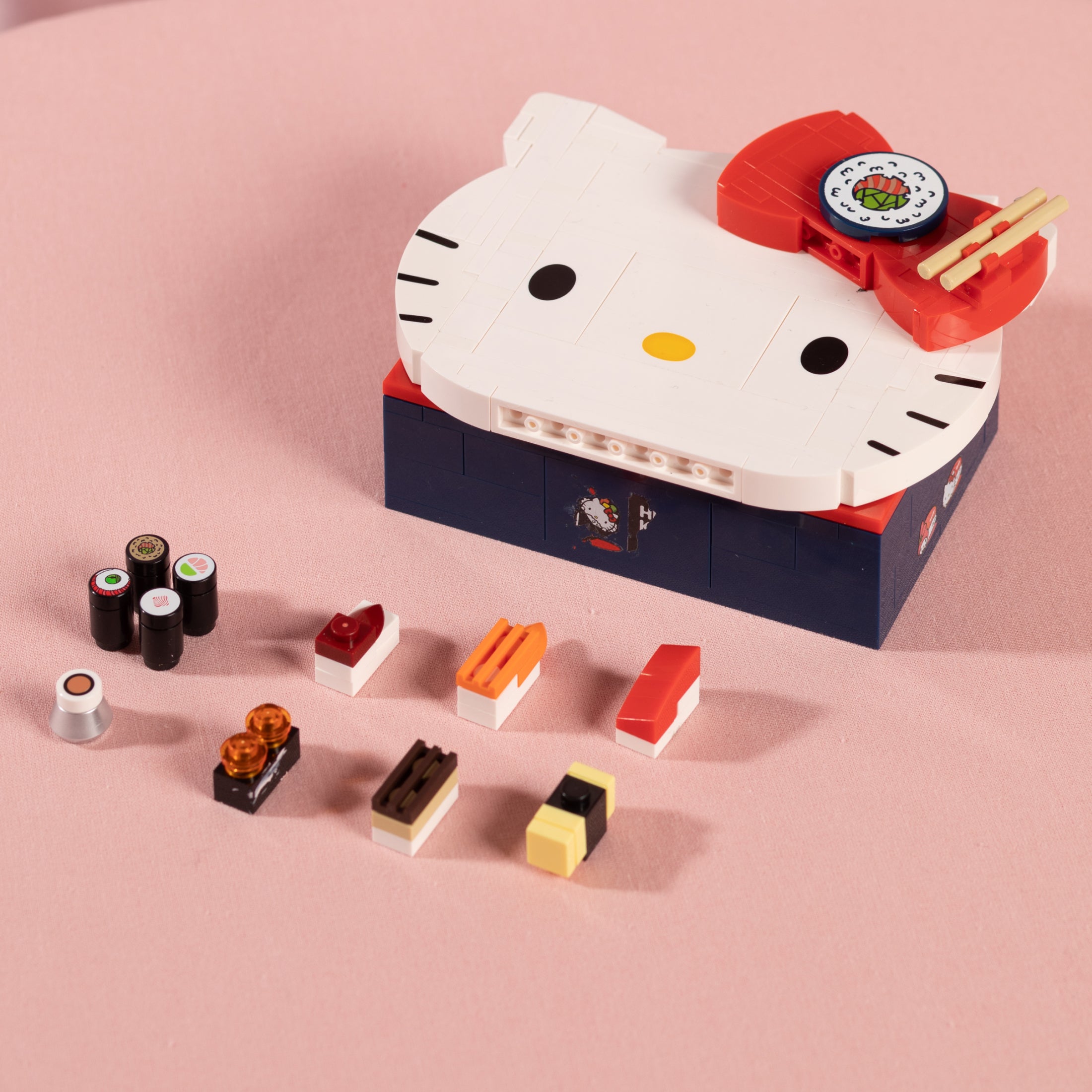 HELLO KITTY ＊木製BOX・人形５個セット＊ Hello Kitty/ハローキティ・Sewing Kit/ミニソーイングセット/お